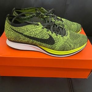 Flyknit Racer